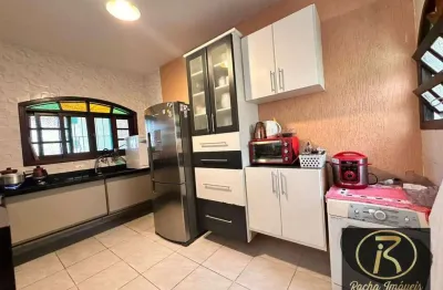 Casa com 03 dormitórios, sala 3 ambientes, lavanderia, cozinha garagem para 4 carros, espaço para piscina. casa maravilhosa, perfeita!! (3,1km ate a p