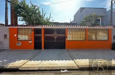 Excelente sobrado 4 dormitórios sendo 1 suíte bairro nobre 30  mts da praia r$ 900.000.00