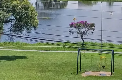 Casa 3 quartos sendo um suite, frente para o lago pedra branca.