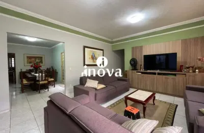 Casa à venda, 4 quartos, 3 suítes, 4 vagas, fabrício - uberaba/mg