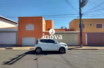 Casa com 4 quartos à venda na Cidade Jardim, Uberaba 