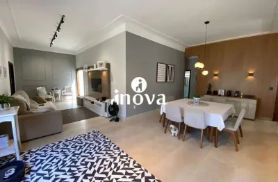 Casa com 3 quartos à venda no Jardim Nenê Gomes, Uberaba 