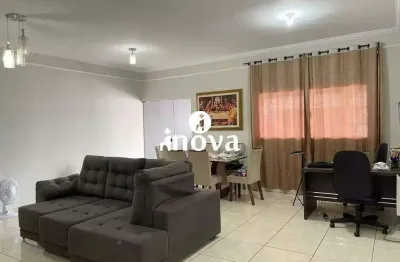Casa com 2 quartos à venda no Jardim Elza Amuí II, Uberaba 