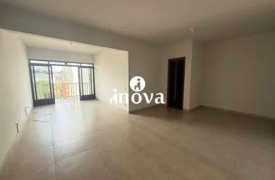 Apartamento com 3 quartos à venda no São Benedito, Uberaba 