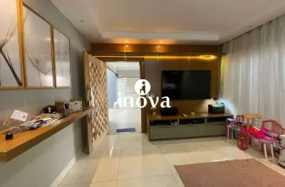 Casa com 3 quartos à venda no Pacaembu, Uberaba 