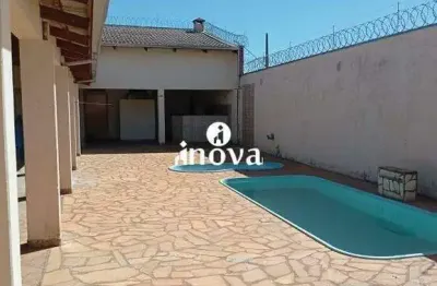 Casa comercial à venda no Jardim Espanha, Uberaba 