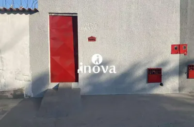 Casa com 2 quartos para alugar no Leblon, Uberaba 