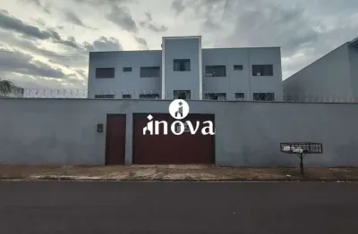 Apartamento com 3 quartos para alugar na Vila Alvorada, Uberaba 