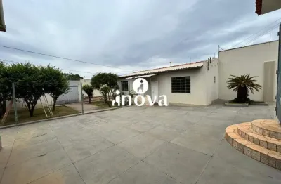 Casa comercial à venda no São Benedito, Uberaba 