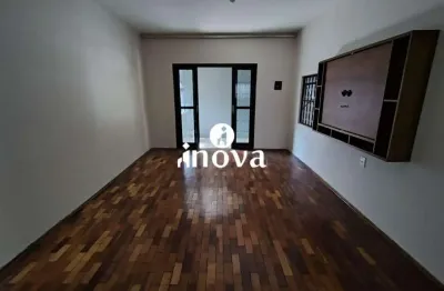 Casa com 3 quartos para alugar no Leblon, Uberaba 