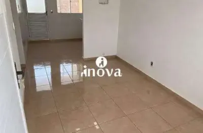 Casa com 2 quartos à venda no Parque das Aroeiras, Uberaba 