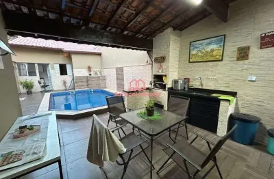Linda casa na guilhermina,  com piscina e churrasqueira , 3 dorm