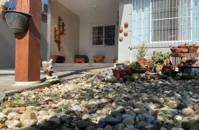 Casa com 2 quartos à venda na Rua Rio Capivari, 800, Zimbros, Bombinhas