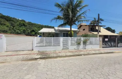 Casa com 2 quartos à venda na Rua Parati, 530, Centro, Bombinhas