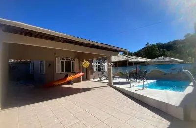 Casa com piscina 3 quartos à venda praia canto grande bombinhas sc