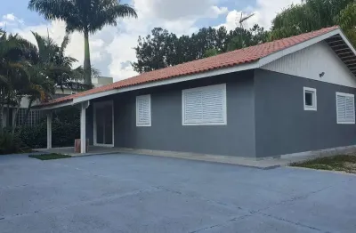 Linda casa a venda no condomínio village castelo em itu/sp com 276m².