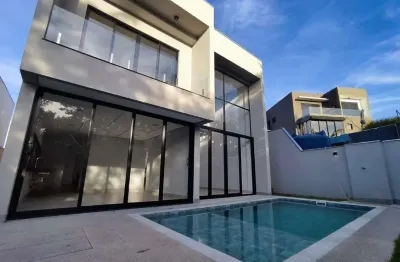 Ampla residência de 340m² localizada no alphaville nova esplanada 1.