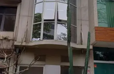 Vende-se prédio para fins comerciais/residenciais na calçada das begônias