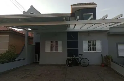 Casa com 150,5m² do terreno e área construída 107m² localizada em sorocaba no condomínio residencial horto florestal