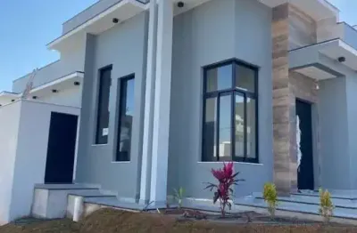 Casa térrea em um lote de esquina no condomínio horto florestal villagio.