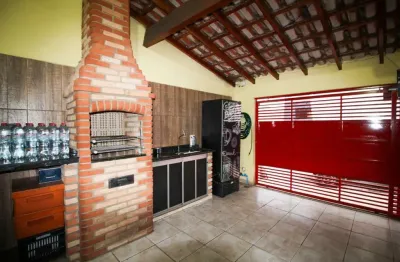 Casa ampla e moderna na zona norte com área gourmet e quintal privativo