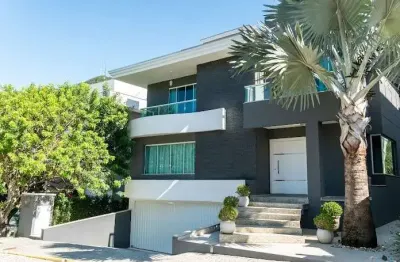 Luxuosa mansão à venda em condomínio exclusivo na praia do estaleiro, balneário camboriú-sc: 5 quartos, 5 suítes, 3 salas, 6 banheiros, 4 vagas, 630m².