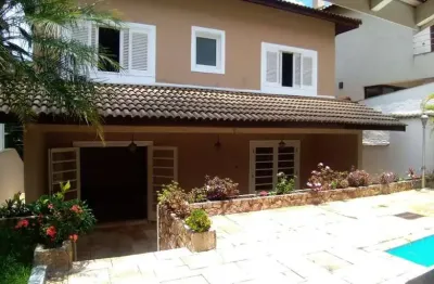 Casa luxuosa em alphaville 5 - santana de parnaíba/sp, frente à praça, com 4 quartos e lazer completo