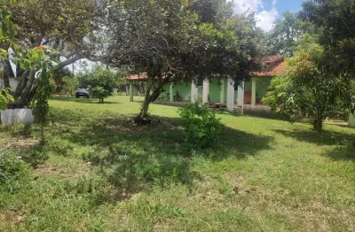 Chácara com 8925,30m² de terreno, casa de 204m², barracão e poço caipira