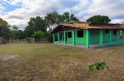 Chácara com 8925,30m² de terreno, casa de 204m², barracão e poço caipira