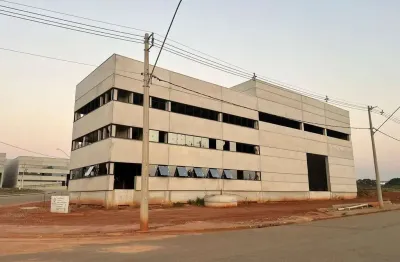 Galpão comercial de alto padrão com estrutura completa para indústria