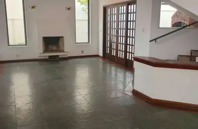 Espaçosa casa à venda em alphaville 6 com 3 suítes e lazer completo