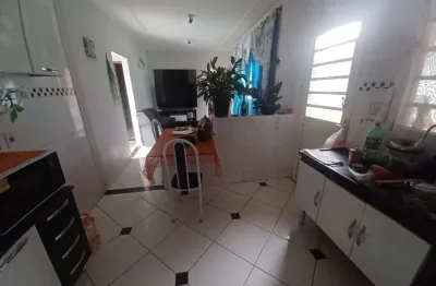 Casa térrea com 02 dormitórios, sendo 01 suíte no bairro piazza di roma!