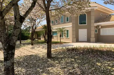 Locação : imóvel de luxo em condomínio no lago azul residencial e golfe , 4 quartos, 4 suítes, 2 salas, 5 banheiros, 4 vagas de garagem e 329m².