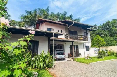 Residência  versátil à venda em blumenau-sc, itoupava central: 5 quartos, 3 banheiros, 3 vagas de garagem, 213m².