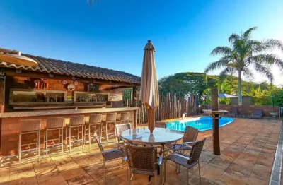 Permuta por Casa em Avaré/SP, Botucatu/SP ou Litoral/SP - Chacará em Terreno de 1.090 m² com 400 m² Construídos, Lazer Completo e Estrutura Impecável