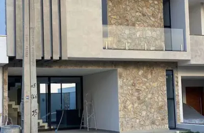 Lindo sobrado a venda no  condomínio terras de são francisco com 160m².