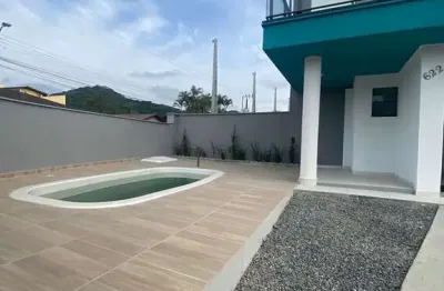 Casa à venda na Rua Seis de Janeiro, 265, Paranaguamirim, Joinville