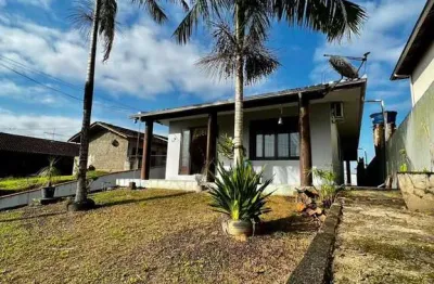Casa à venda na Rua Elly Soares, 297, Floresta, Joinville