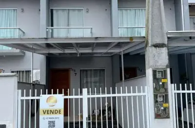 Casa à venda na Rua Antônio Gonçalves, Espinheiros, Joinville