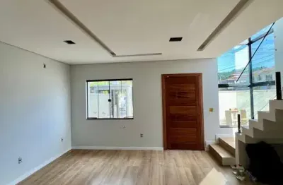 Casa à venda na Rua dos Aimorés, Petrópolis, Joinville