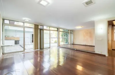 Sobrado luxuoso com 4 suítes e piscina à venda no jardim paulistano