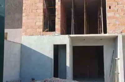 Vendo casa geminada com entrada independente com 03 quartos sendo um com suite, 105m² no valor de 550.00,00 no bairro xangrila