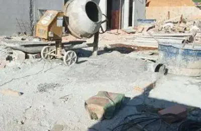Vendo casa geminada com entrada independente com 03 quartos sendo um com suite, 105m² no valor de 450.000,00 no bairro xangrila