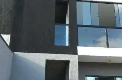 Vendo casa geminada com entrada independente com 03 quartos sendo um com suite, 105m² no valor de 550.000,00 no bairro xangrila