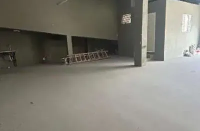Alugo galpão com 120m² no valor de 2.800,00 no bairro mantiqueira