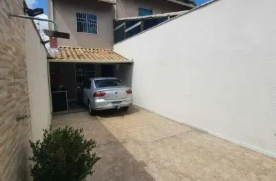 Casa independente, 2 quartos, área gourmet e 2 vagas