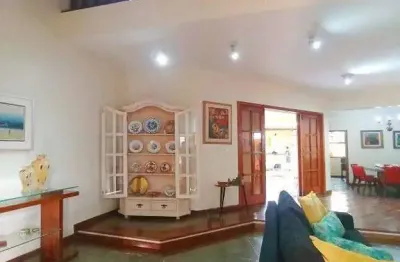 Casa alto padrão 5 quartos 4 banhos 1 suíte e 2 vagas no itapoã!