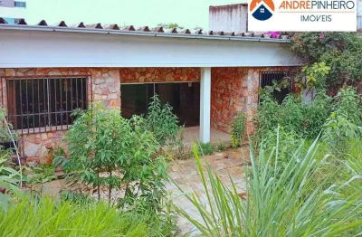 Casa em lote de 720m² com 3 quartos 1 suíte ampla área de lazer no itapoã!