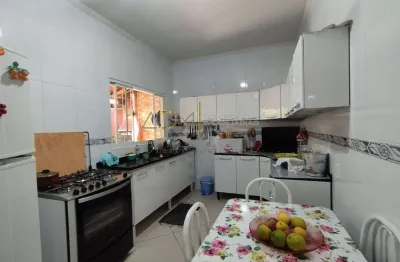 Casa com 4 dorms. e escritório perto do Atacadão em Botucatu-SP