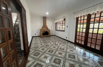 Casa com 04 dormitórios sendo 02 suítes pra alugar na vila nova Botucatu